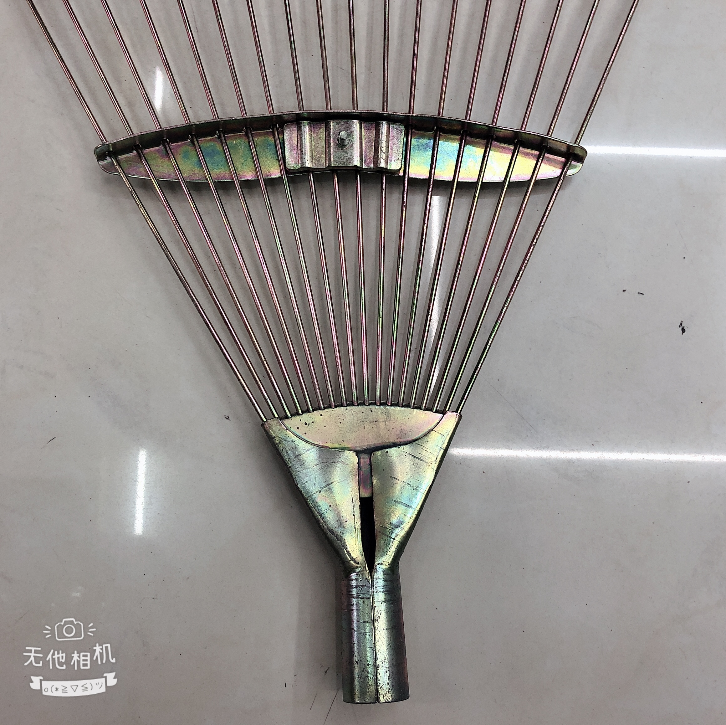 厂家直销 18齿新款镀彩锌圆钢丝草耙 质量超级好 可调节伸缩园林草耙 园林工具 落叶耙详情3