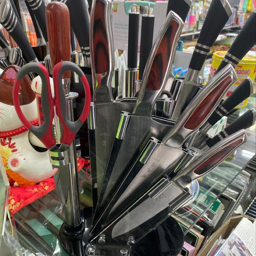 【厨房用品刀具套装：专业家用切菜刀套装 不锈钢水果刀】