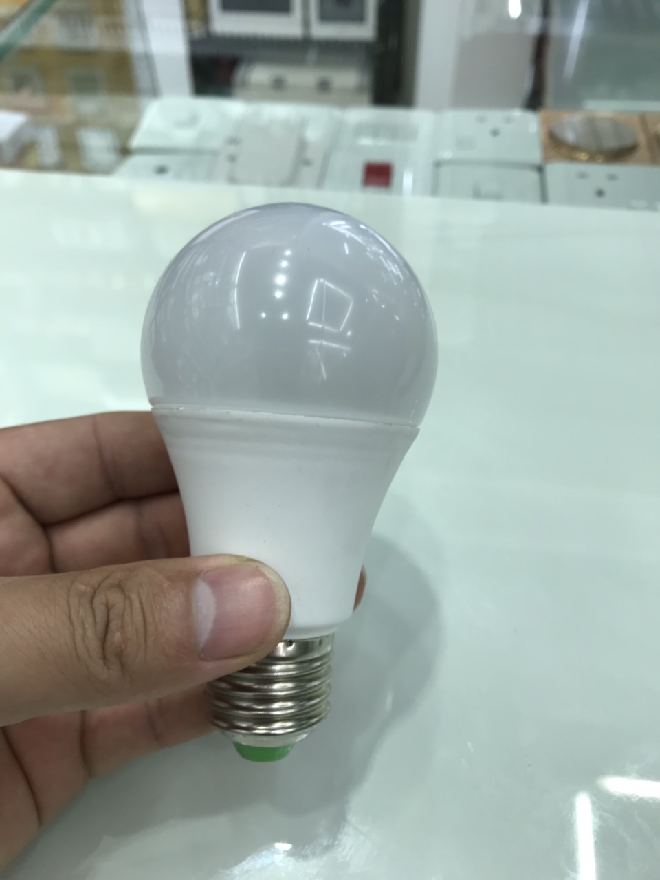 灯泡 球泡 LED灯 LED球泡