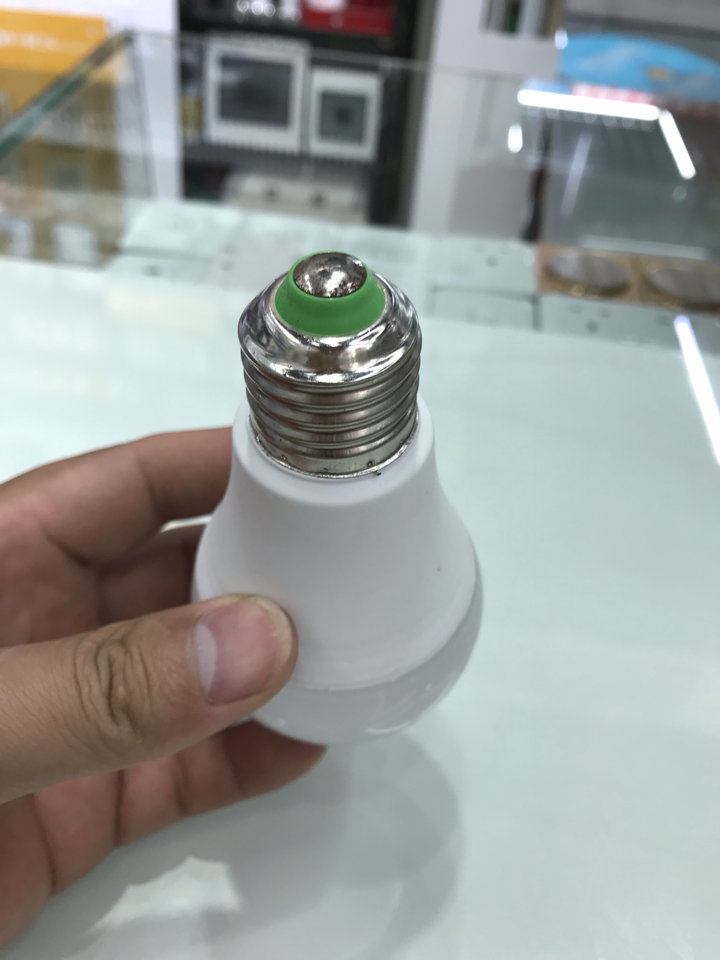 LED球泡灯实物图