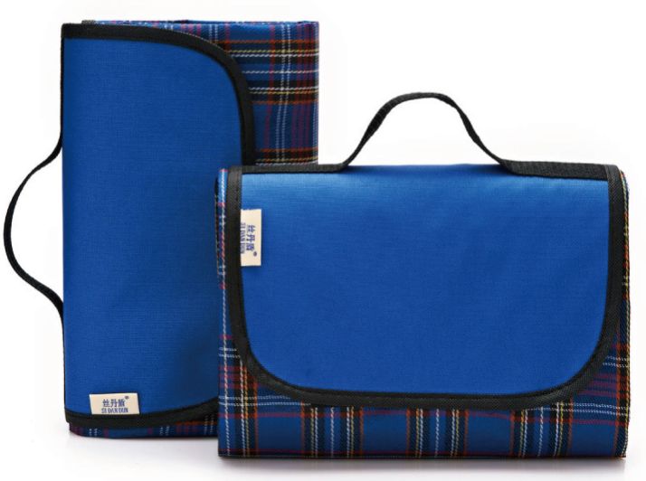 Customizable LOGO checkered Oxford cloth picnic mat, moisture-proof mat, camping mat, casual mat Application Scenario