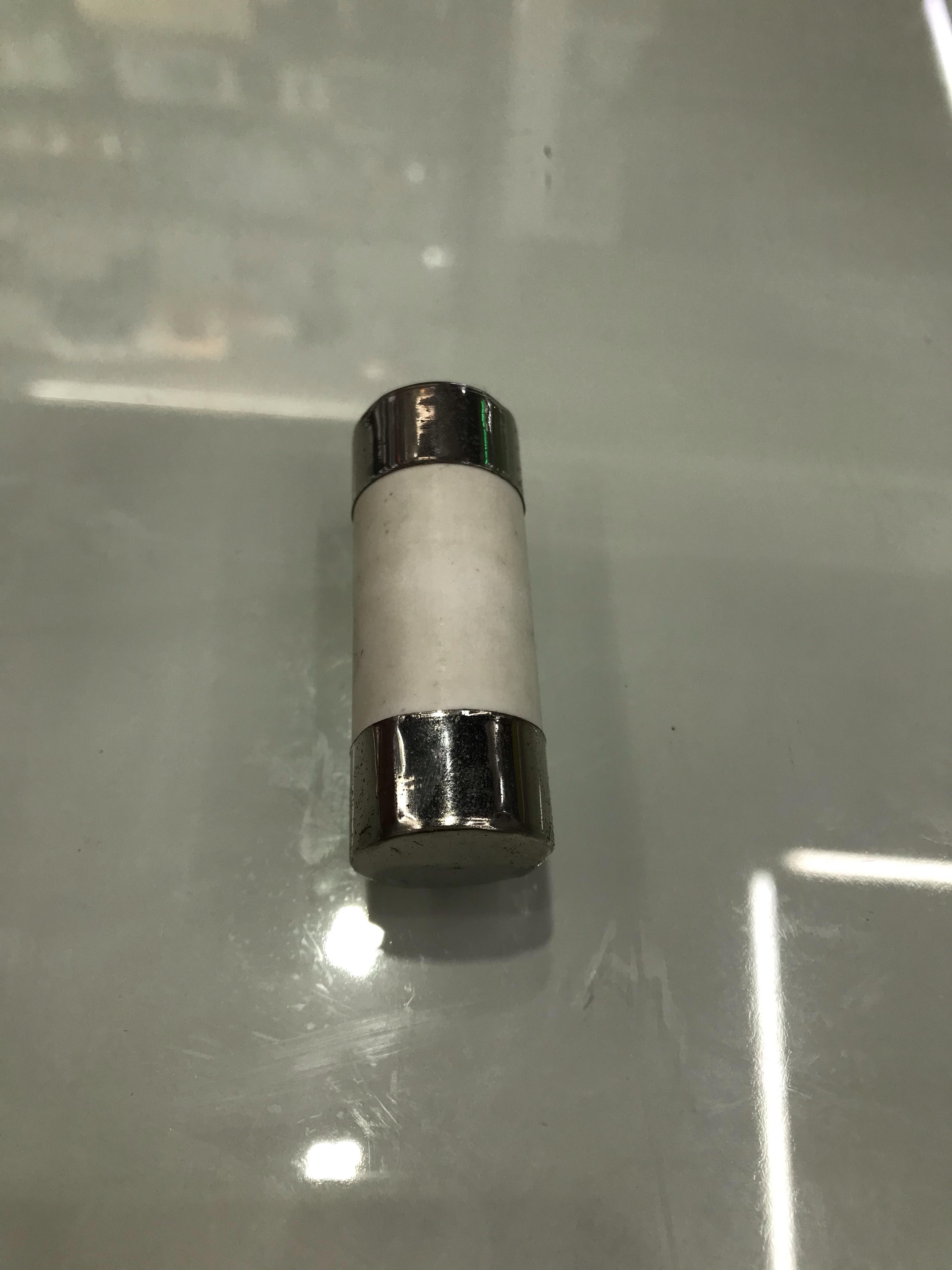 低压熔断器实物图