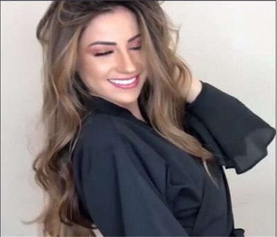 New European and American women's synthetic fiber wig with dyed long curly hair and rose inner lining Application Scenario