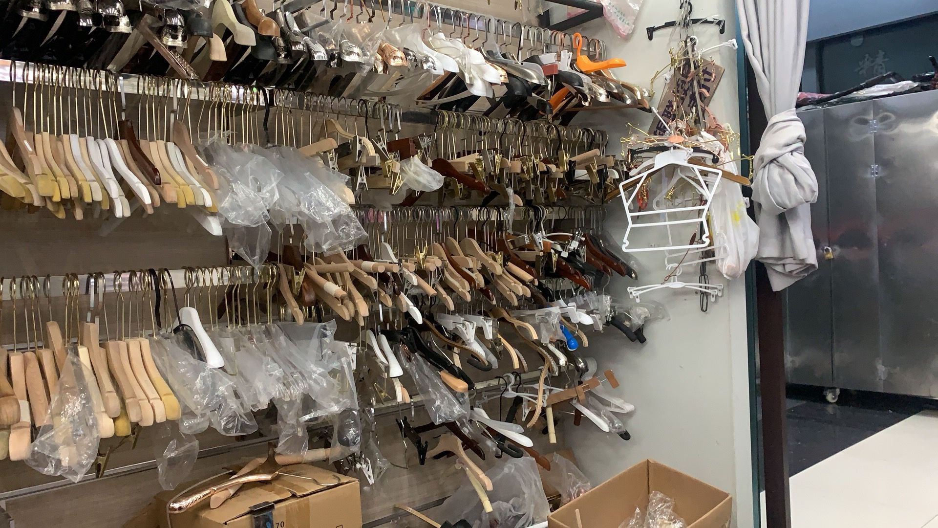 Fat Model Clothes Hanger, Store 1, 2nd Floor describe pic - 3