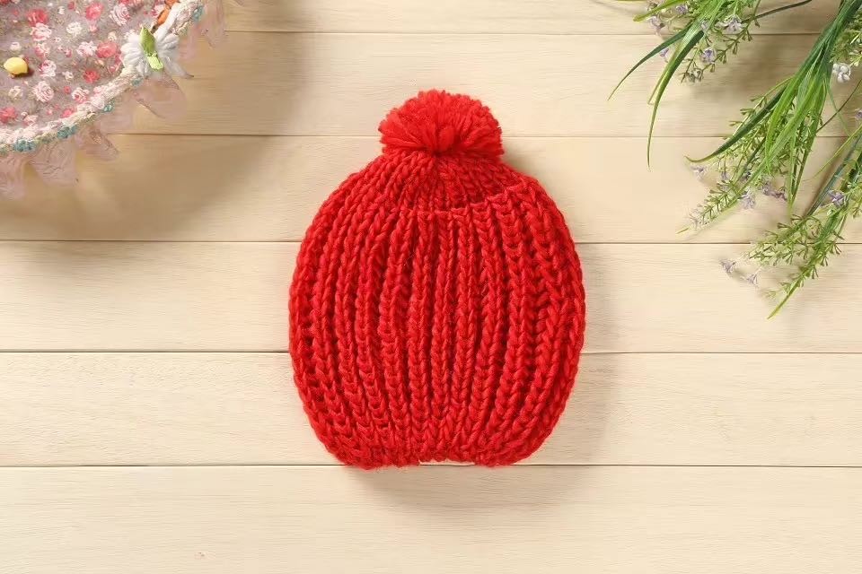 Classic Winter Ladies Candy Monochrome Big Ball Ball Handmade Knitted Hat Warm Hat Elastic Big Couple Hat Application Scenario