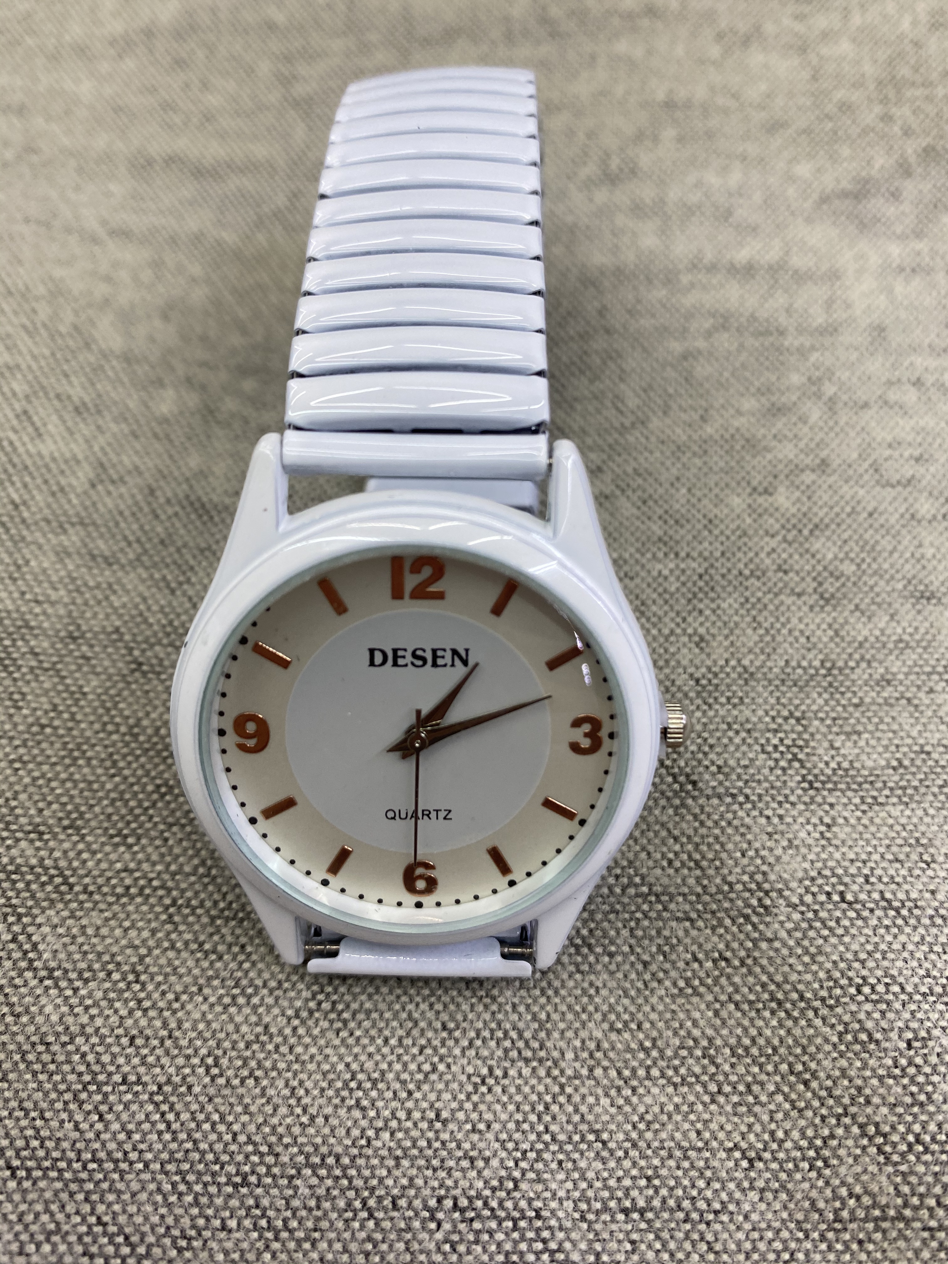 The latest elastic band watches are in stock for both men and women details Picture