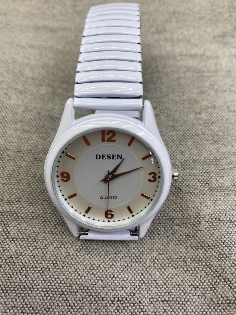 The latest elastic band watches are in stock for both men and women