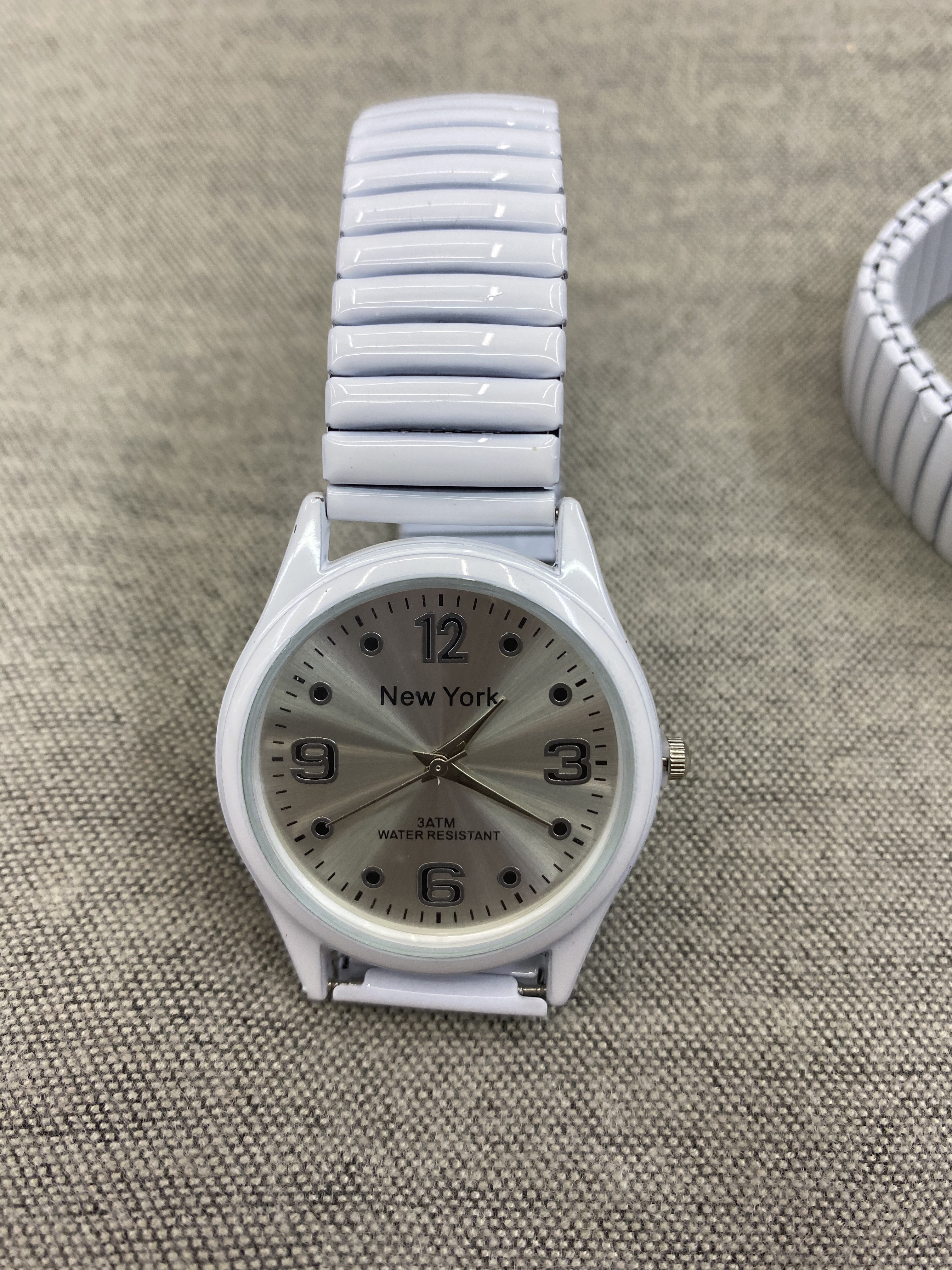 The latest white oil elastic band watch with black and white dials details Picture
