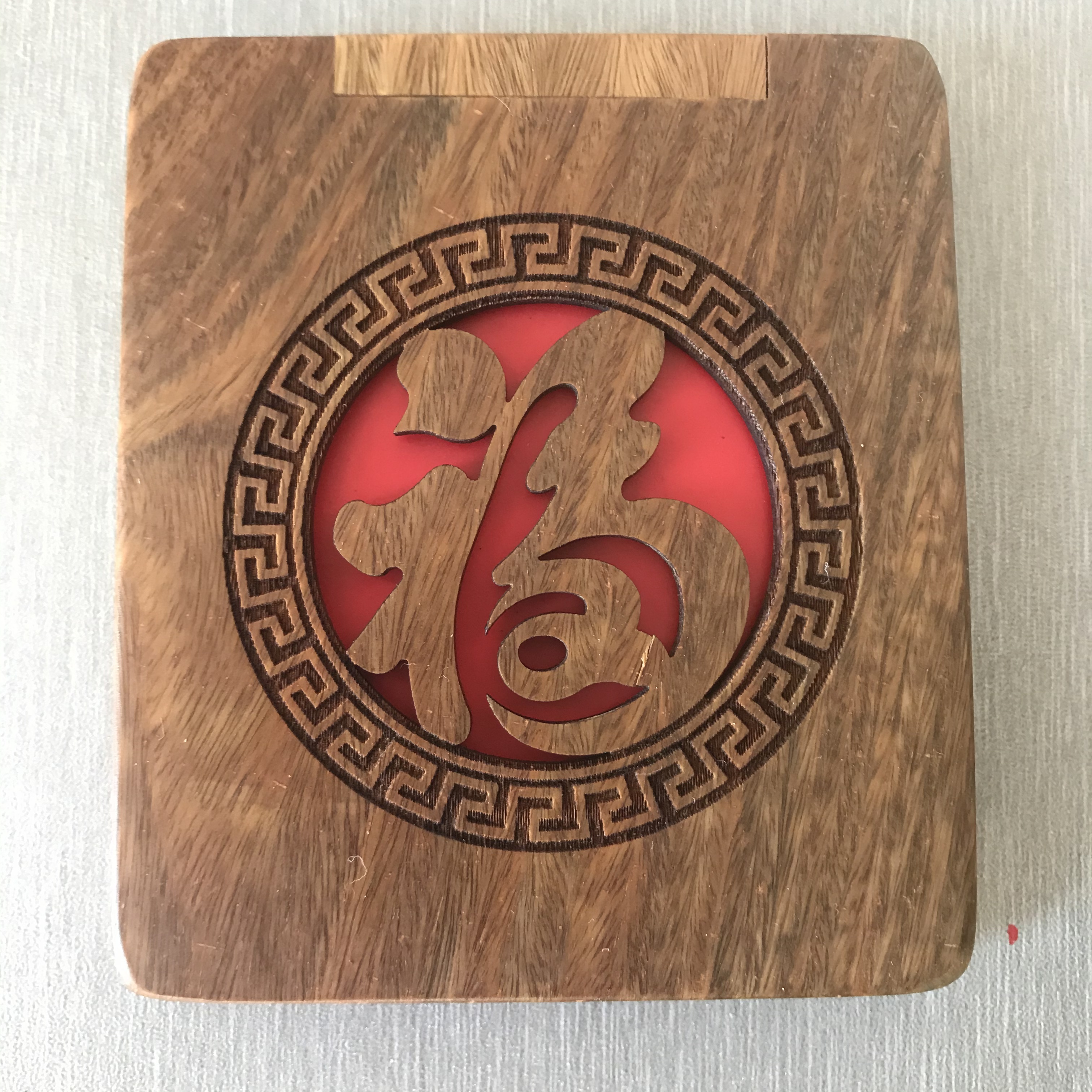 Natural green sandalwood mirrors in a retro style are randomly dispatched. The specific dimensions are shown in the video undefined