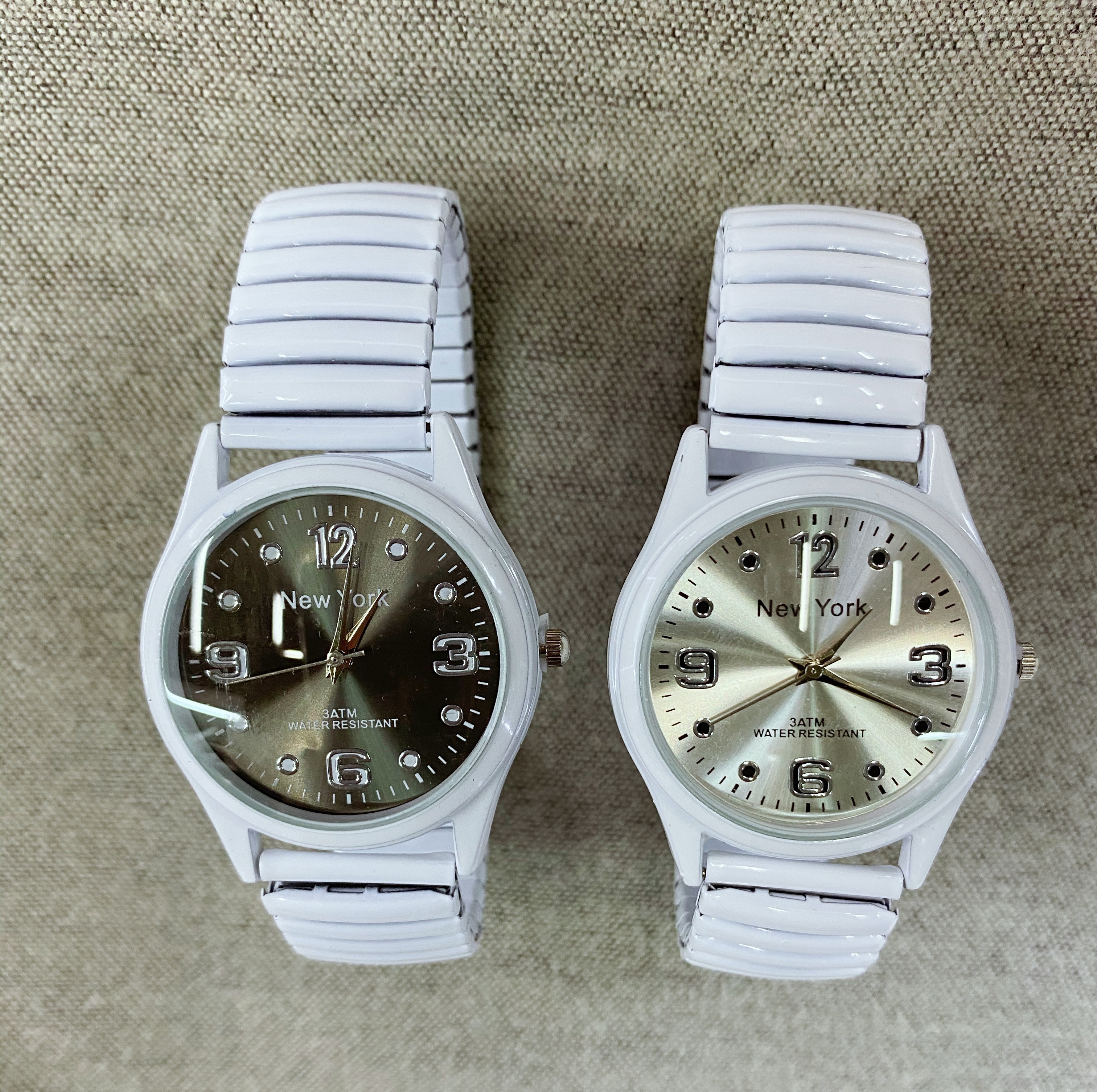 The latest white oil elastic band watch with black and white dials Application Scenario