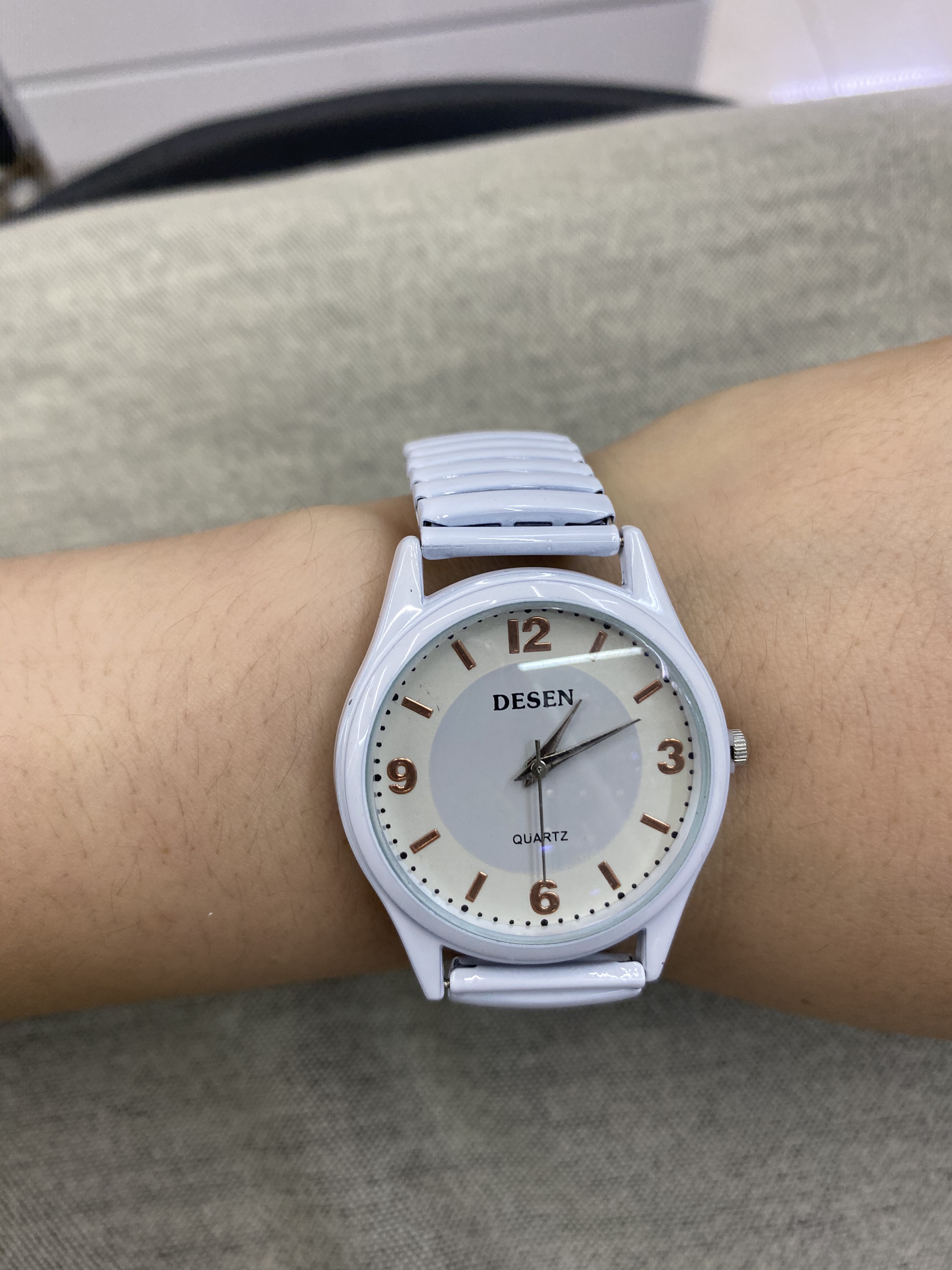The latest elastic band watches are in stock for both men and women Specification image