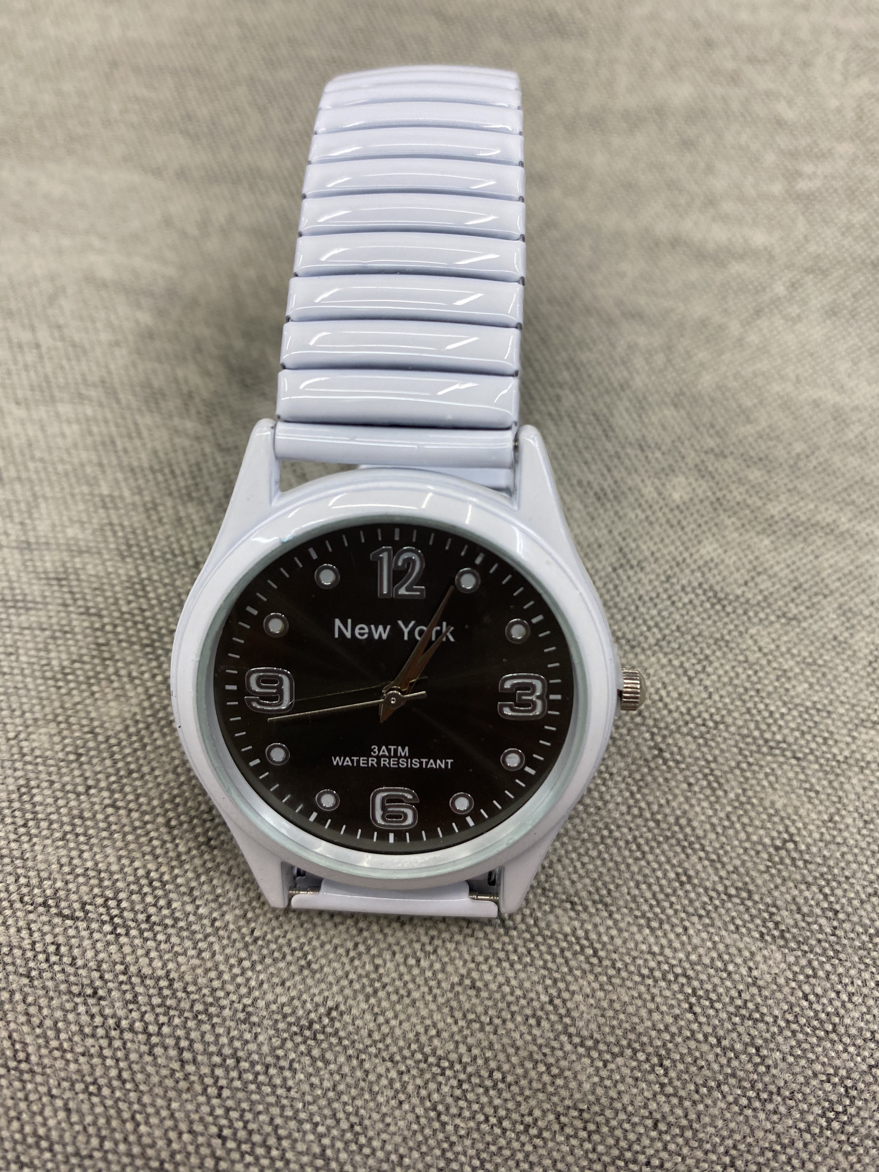 The latest white oil elastic band watch with black and white dials Specification image