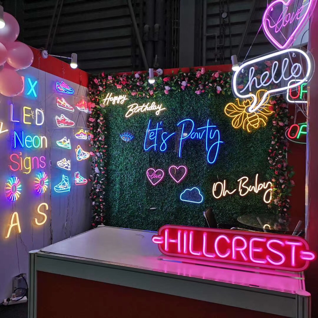 LED广告牌实物图