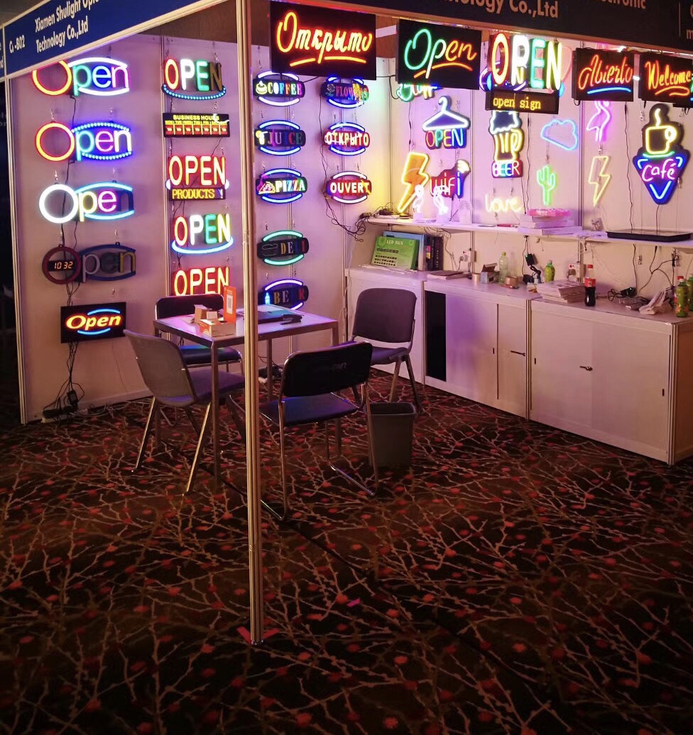 50*25厘米LED柔性霓虹灯广告牌白底实物图