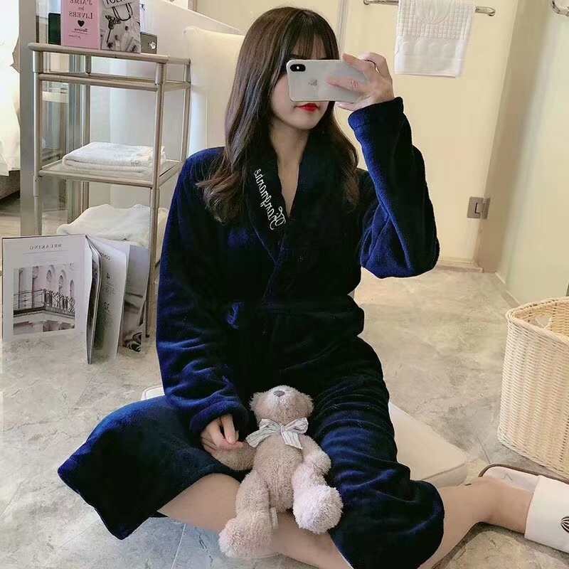 Flannel nightgowns for both men and women are simple and cheap. thumbnail