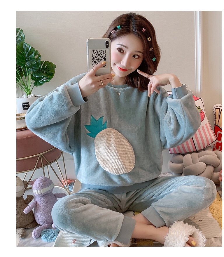 New fleece pajamas for women in autumn and winter, flannel fruit pineapple warm set, cute, sweet and loose home wear for women