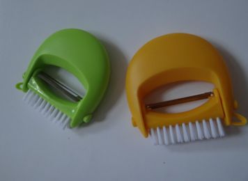 Brush planer Brush and peelable fruit peeler Vegetable peeler Kitchen assistant