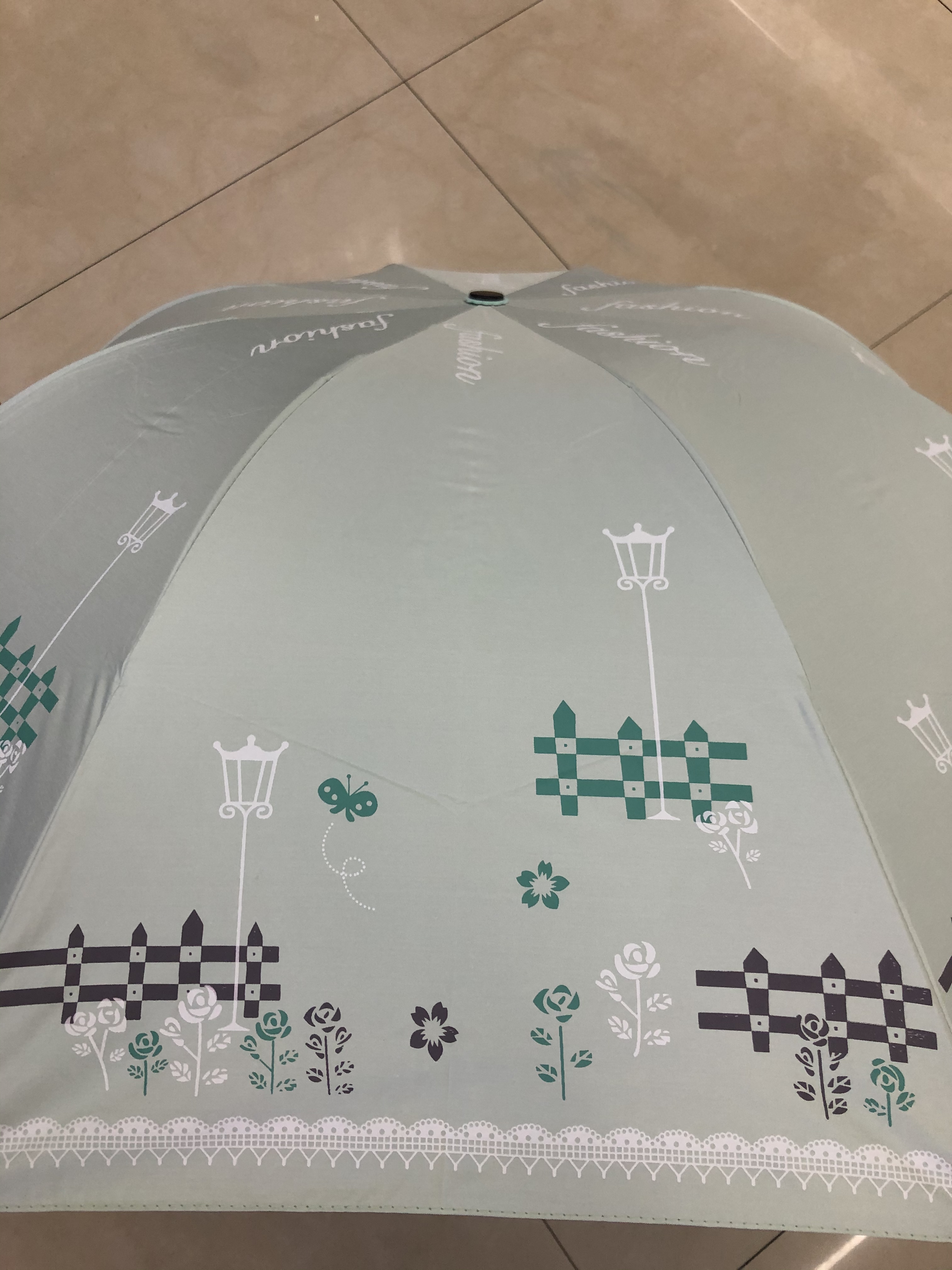Three Sections Vinyl Umbrella Application Scenario