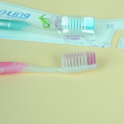 洁灵软毛牙刷白底实物图