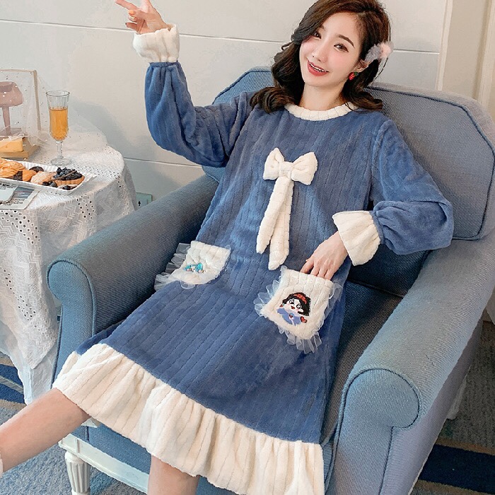 For the autumn and winter of 2020, there are long coral velvet nightgowns for women, princess dresses for women, large-sized long-sleeved loose Korean-style lace flannel Item Picture