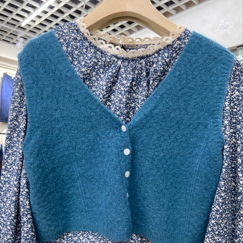 碎花毛线马甲（蓝）