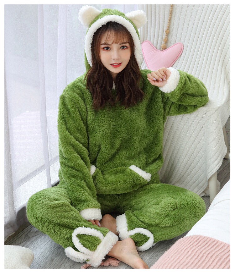 Long-haired coral fleece pajamas for women, thick and warm flannel home wear set for spring, autumn and winter, worn outside the ears detail image 1