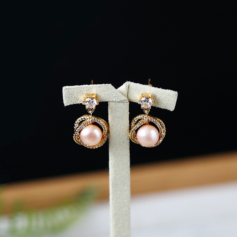 Copper-plated 14K gold-encrusted French-style pearl stud earrings for women, personalized and high-end with diamond flower pearl earrings detail image 3