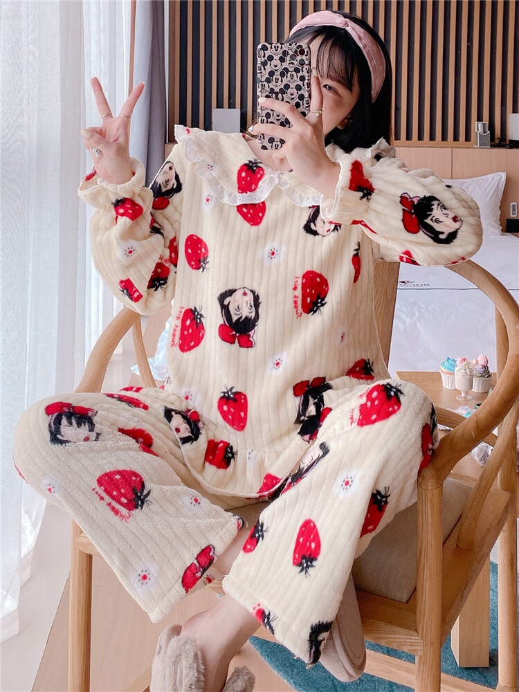 Coral fleece pajamas for women in autumn and winter, long-sleeved thin flannel letter duck home wear set, sweet and cute for students detail image 5