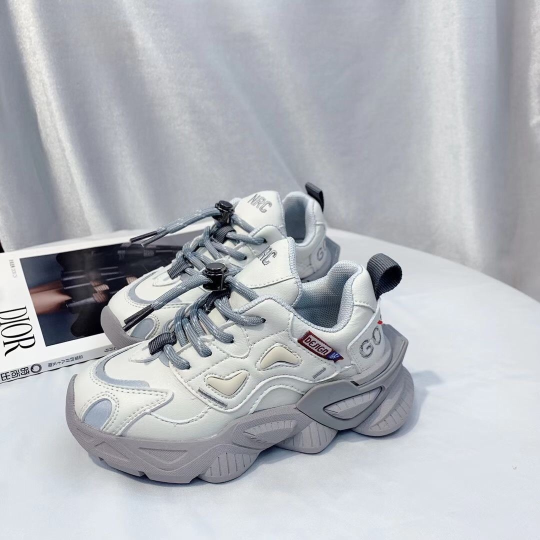 Leather papa shoes 3-12 years old boys and girls casual running shoes soft soles non-slip one foot pedal Application Scenario