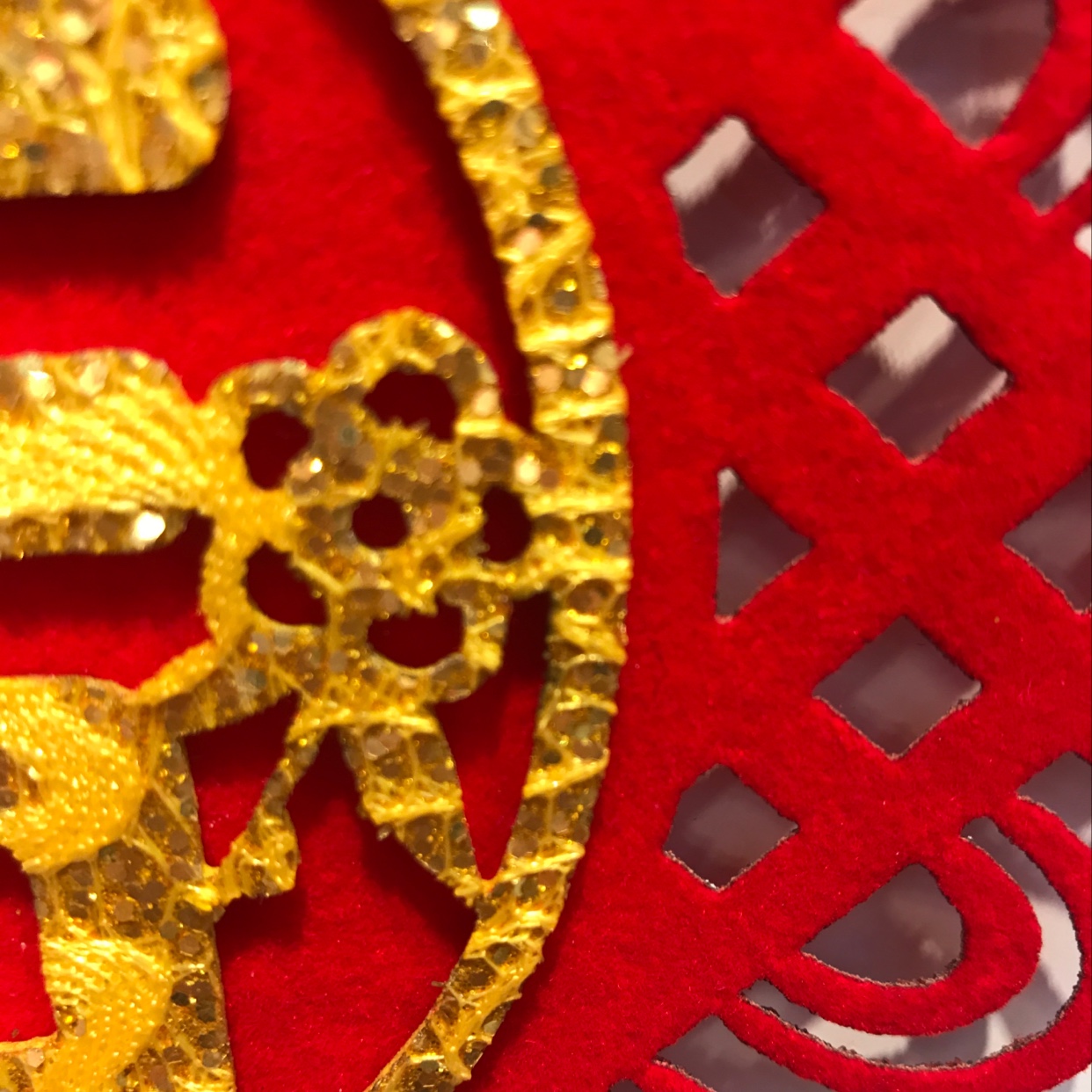 Wedding supplies, "happiness" character paper-cut window decorations, Spring Festival supplies, "Fu" character hotel supplies, online window decorations, couplets, gilded Chinese knots details Picture