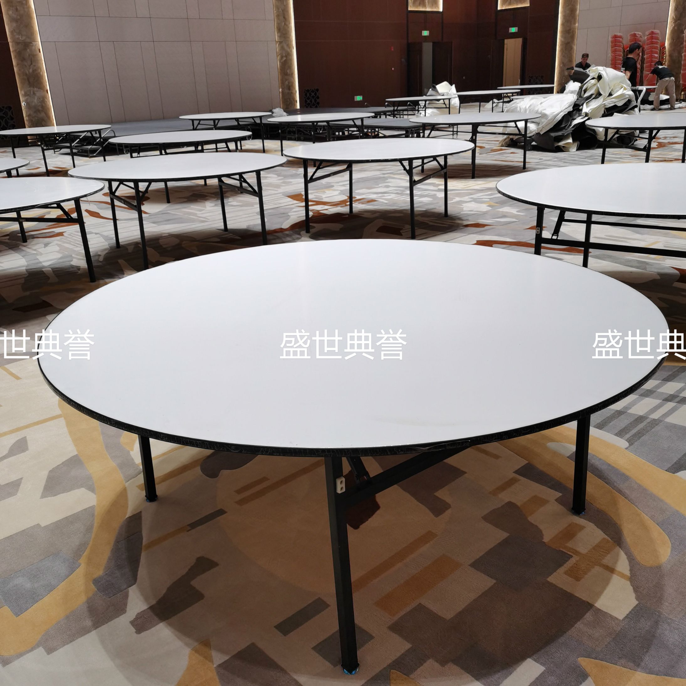 佛山酒店宴会厅折叠圆桌厂家定做国际会议中心婚宴餐桌椅折叠圆桌图