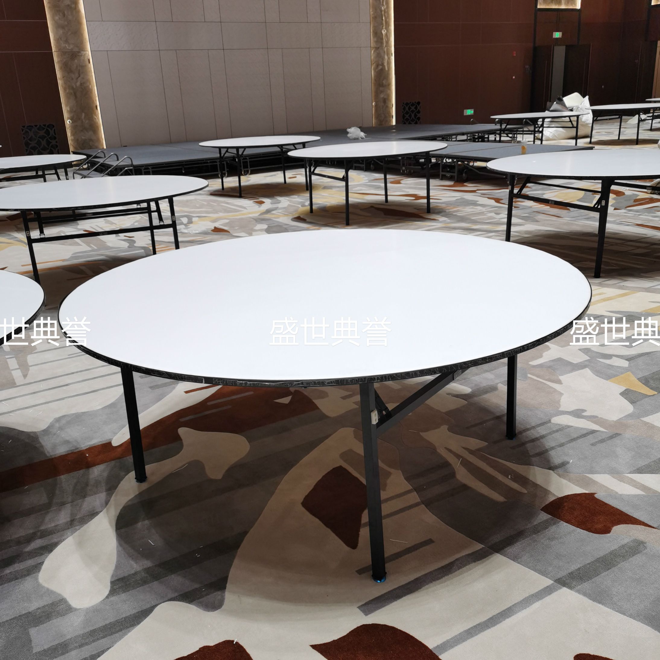 佛山酒店宴会厅折叠圆桌厂家定做国际会议中心婚宴餐桌椅折叠圆桌细节图