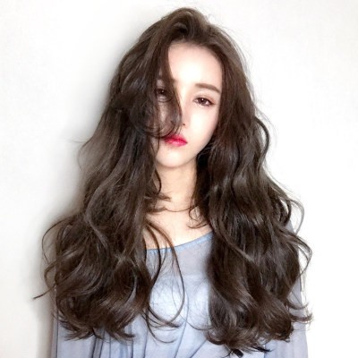 U-shaped wig for women, long curly hair with invisible and seamless hair extensions detail image 3
