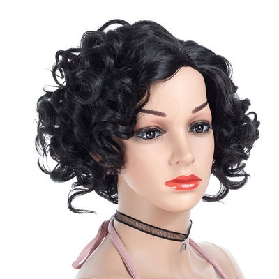 A fashionable European and American wig with a fluffy, slightly split, small curls and a middle curve detail image 4