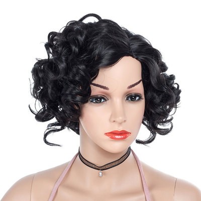 A fashionable European and American wig with a fluffy, slightly split, small curls and a middle curve detail image 1