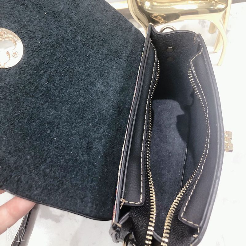 2021 new ethnic style horizontal slanting cross mobile phone bag leather zipper bag women stereotypes retro bag women Application Scenario