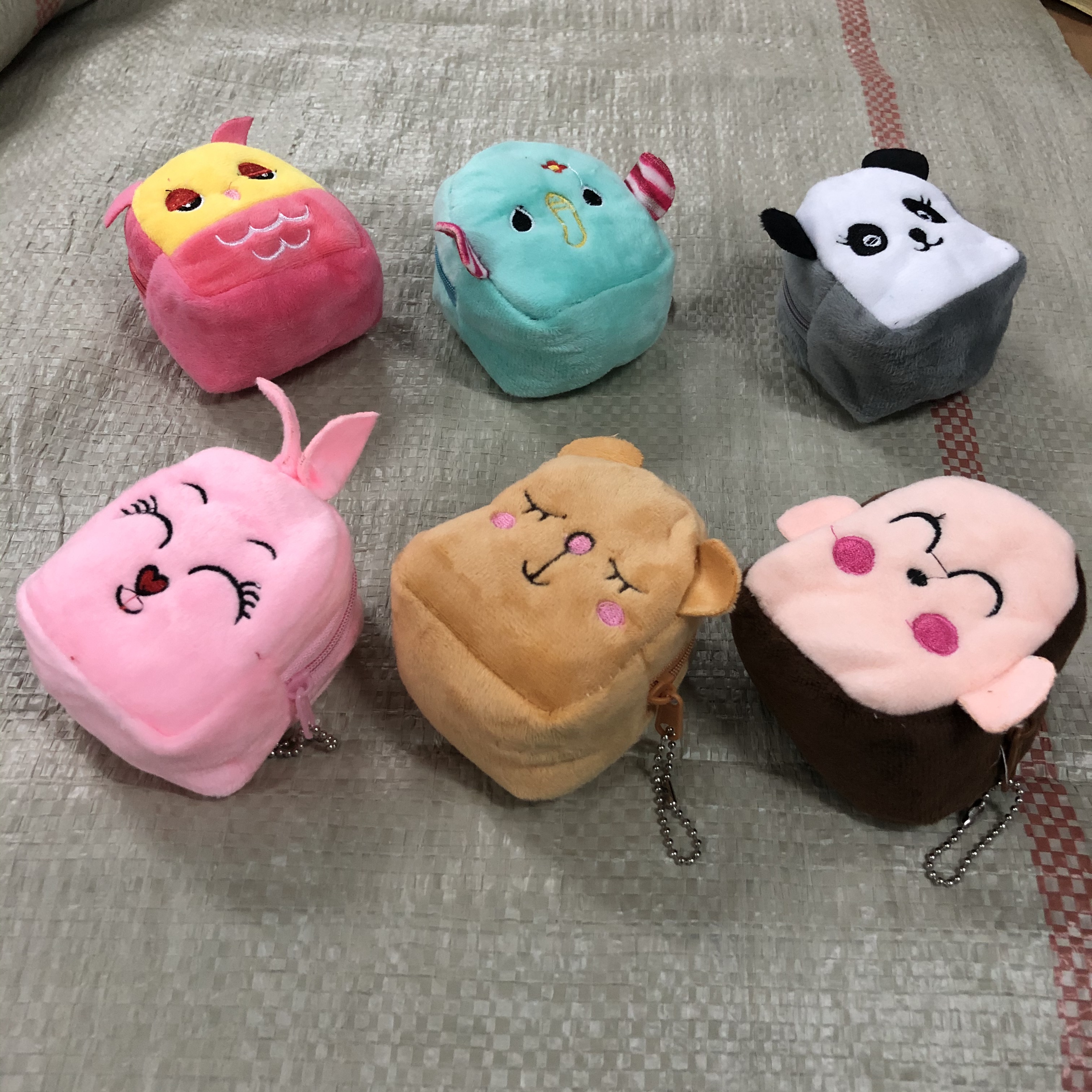 刺绣小钱包立体小书包零钱包卡通儿童钱包零钱包钥匙扣包立体钱包小书包白底实物图