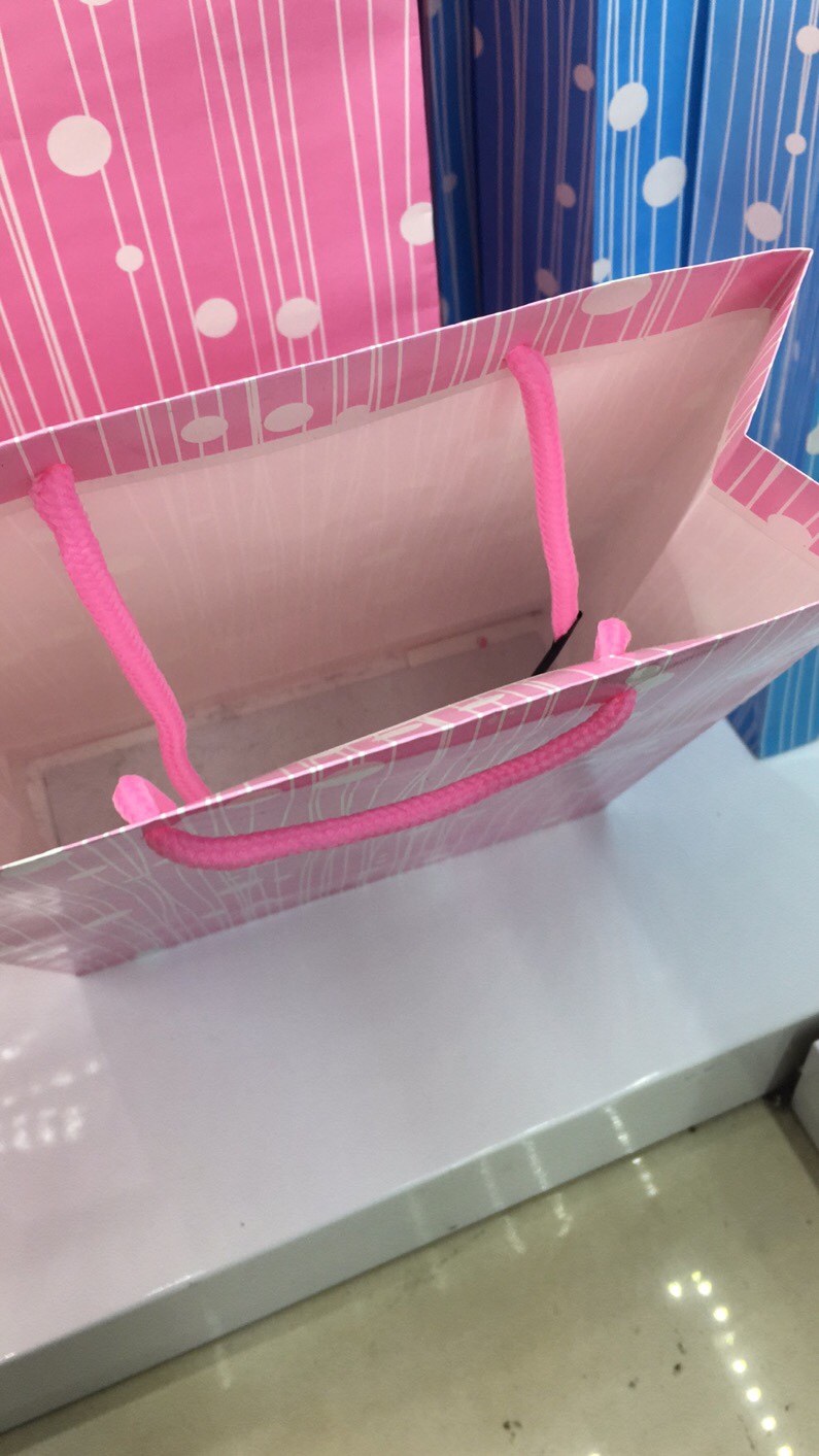 圆点礼品袋，包装袋，购物袋，服装纸袋厂家直销国际商贸城2区21号门6街10446店面详情5