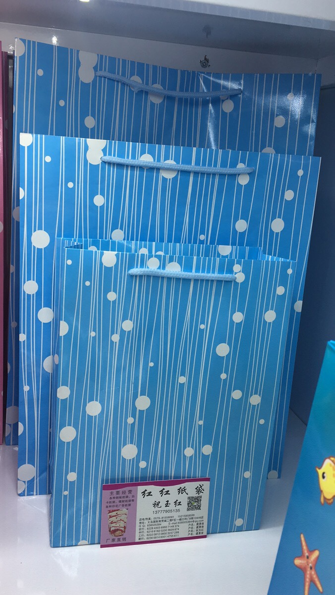 圆点礼品袋，包装袋，购物袋，服装纸袋厂家直销国际商贸城2区21号门6街10446店面详情3