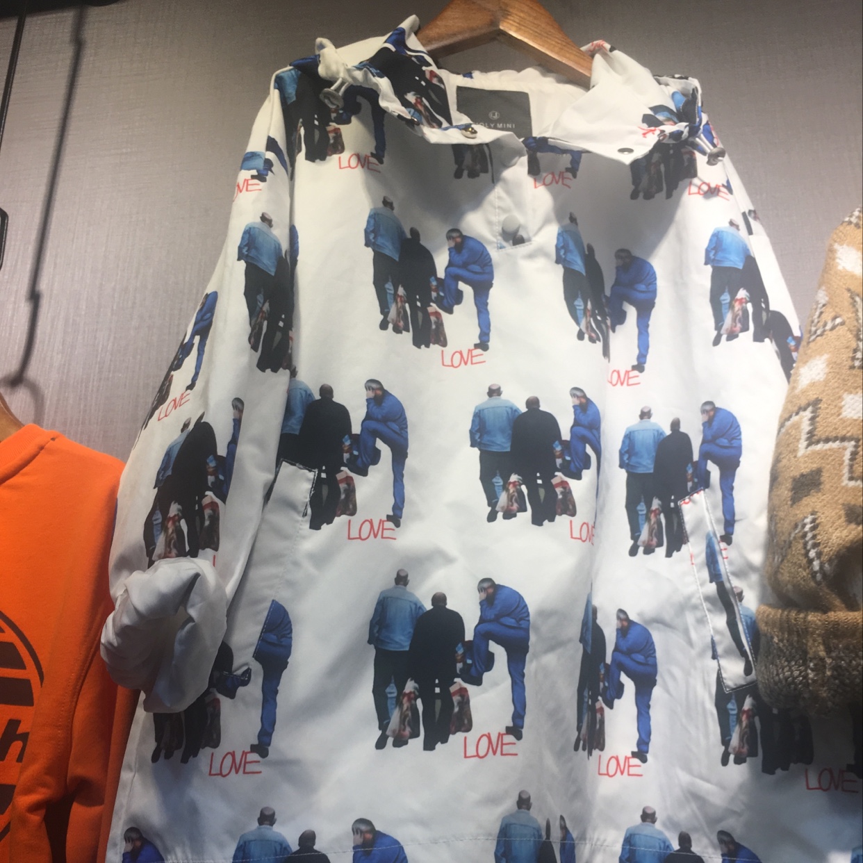套头白色衣服细节图