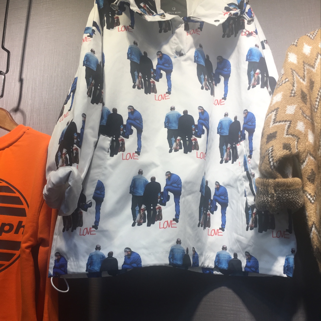 套头白色衣服产品图