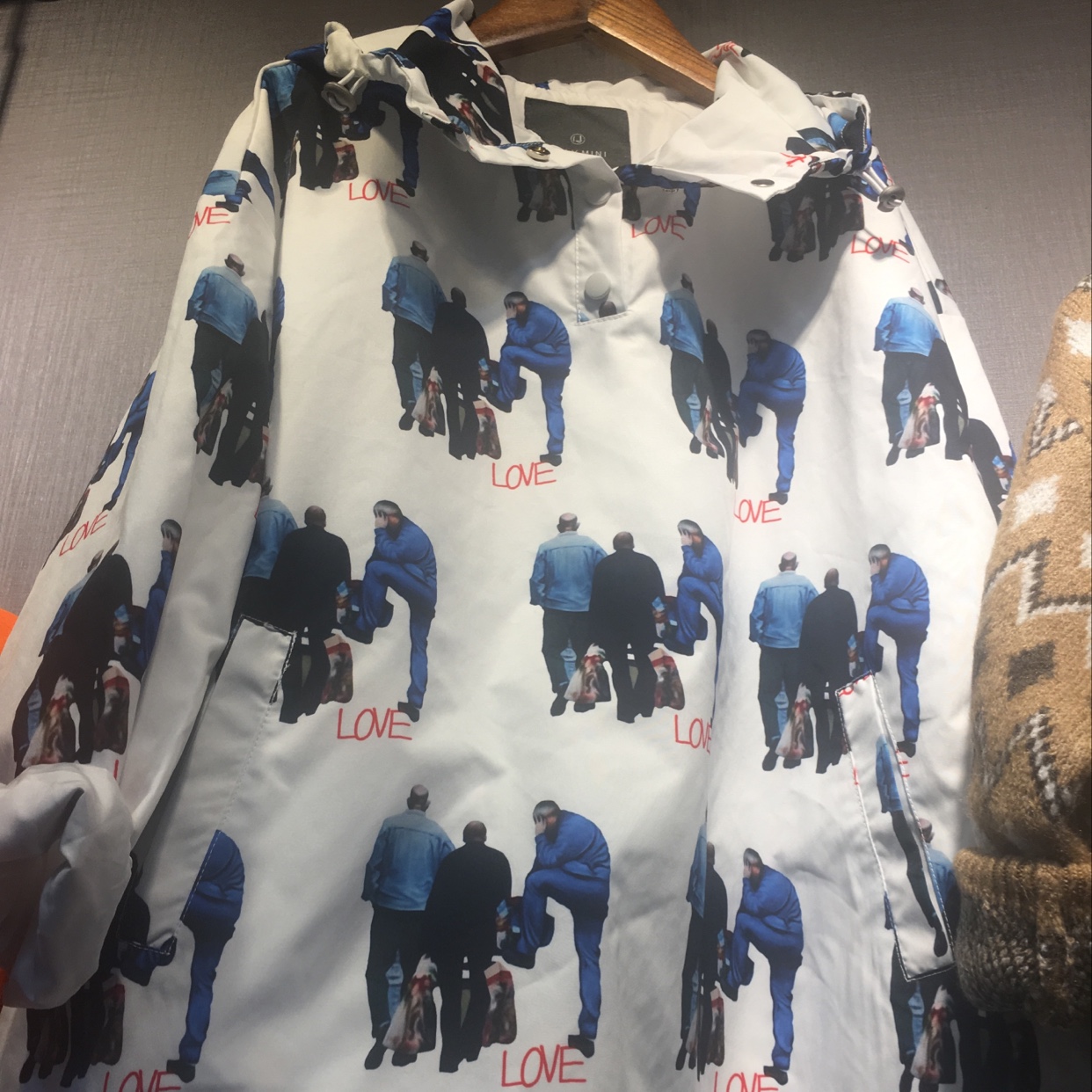 套头白色衣服
