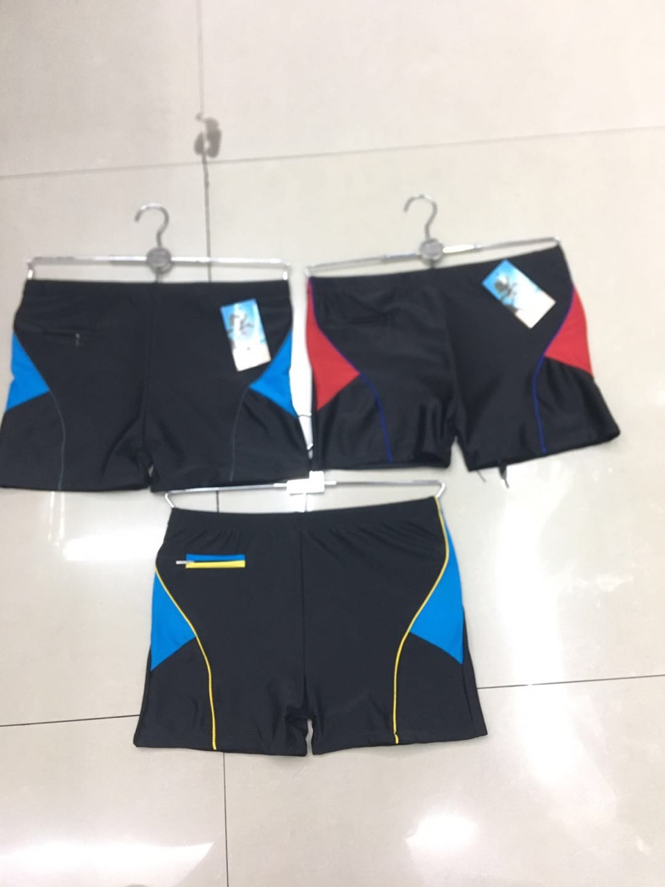 批发游泳服装地方在哪里啊电话