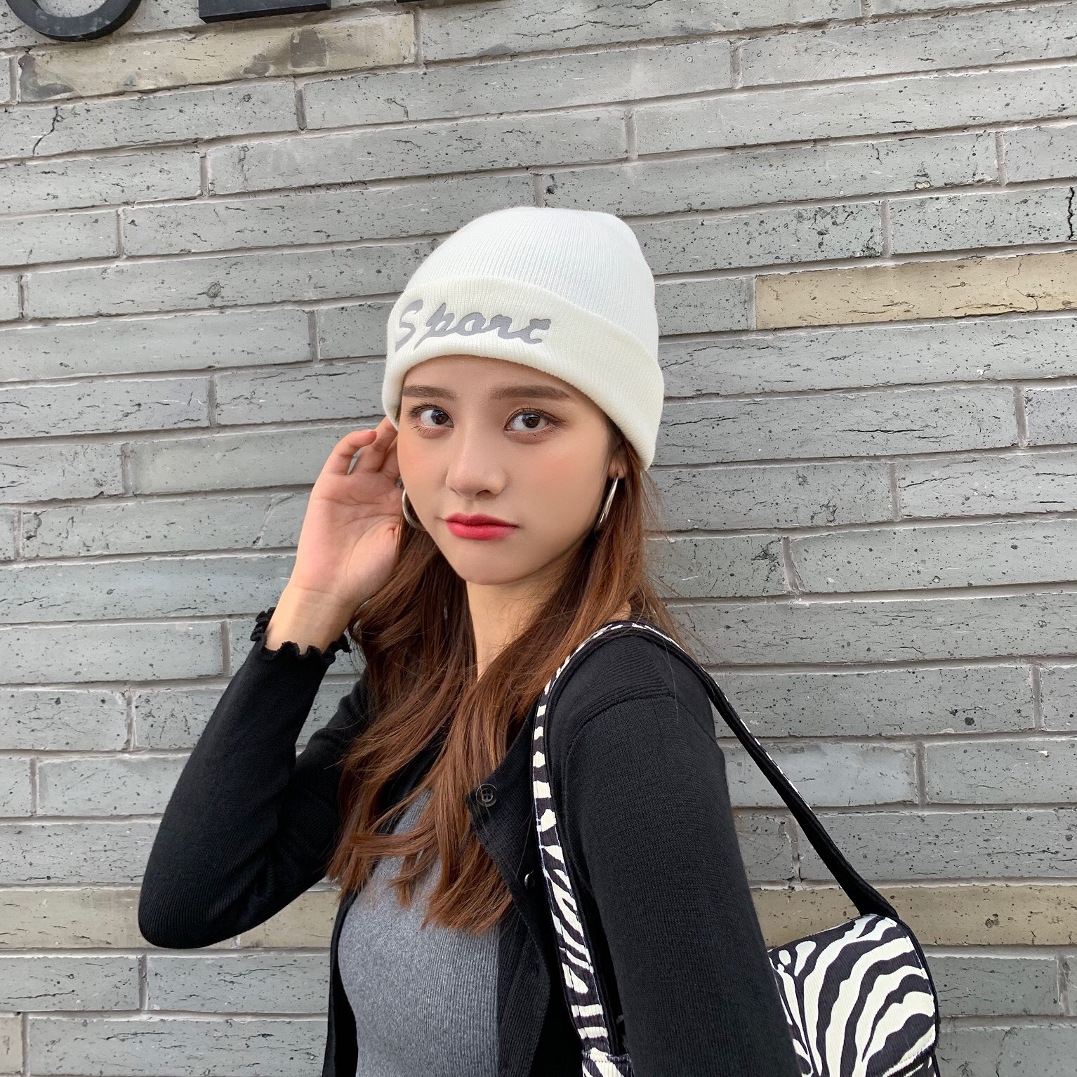 A knitted woolen cap for women, a versatile Korean style for autumn and winter; a casual and warm street couple's pullover cap for men detail image 2