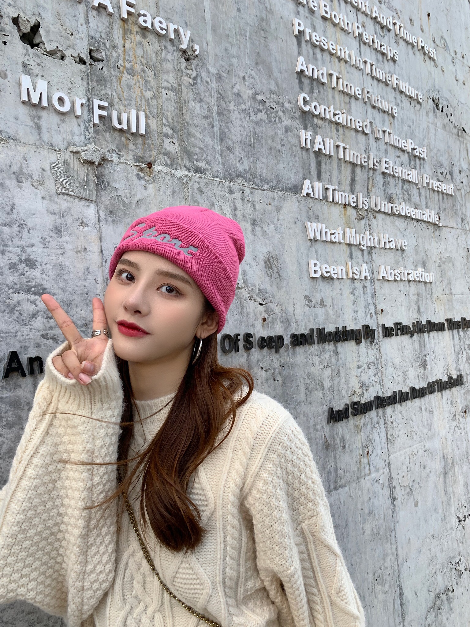 A knitted woolen cap for women, a versatile Korean style for autumn and winter; a casual and warm street couple's pullover cap for men Application Scenario