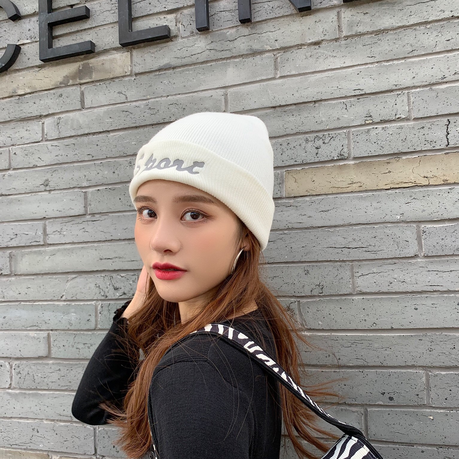 A knitted woolen cap for women, a versatile Korean style for autumn and winter; a casual and warm street couple's pullover cap for men details Picture