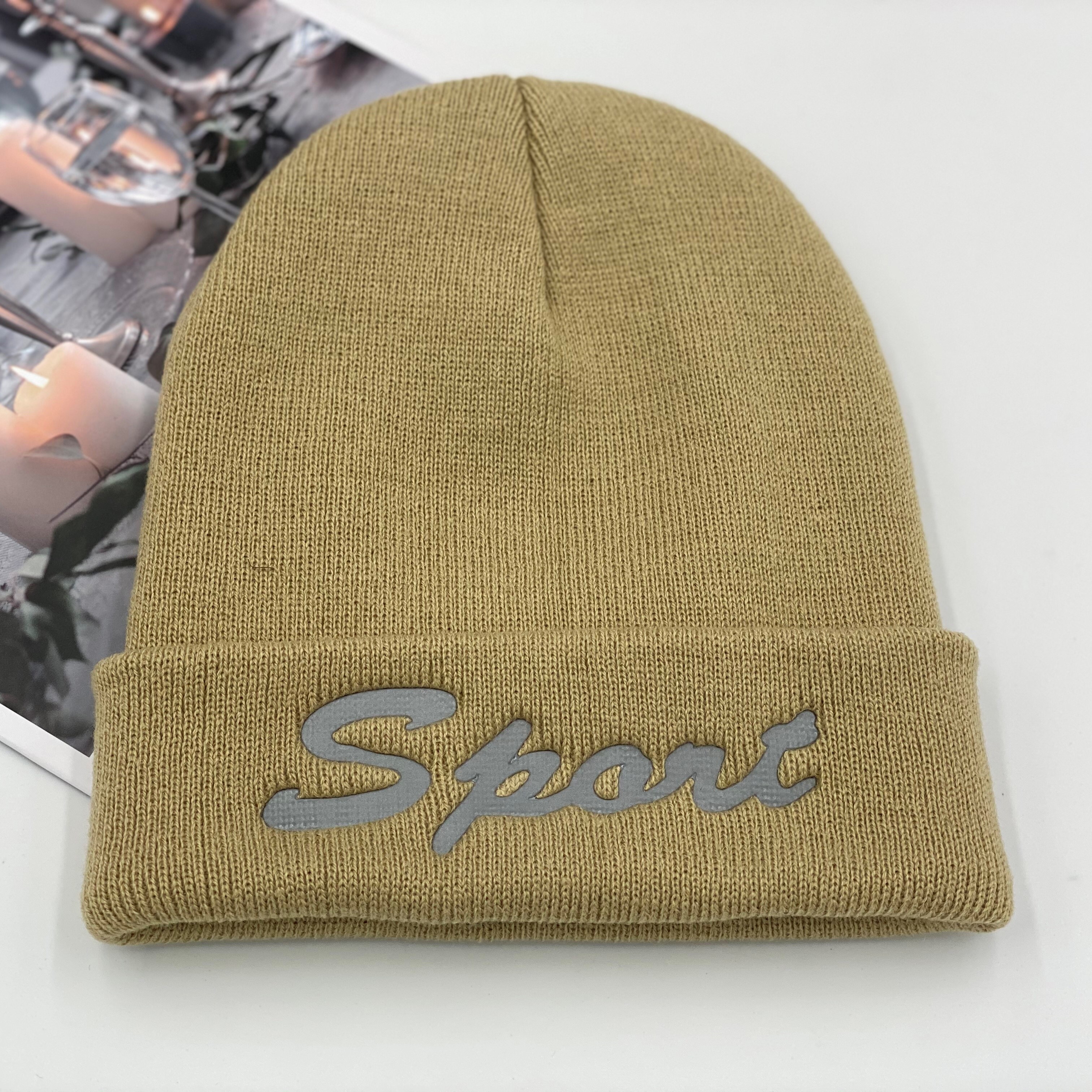 A knitted woolen cap for women, a versatile Korean style for autumn and winter; a casual and warm street couple's pullover cap for men Item Picture