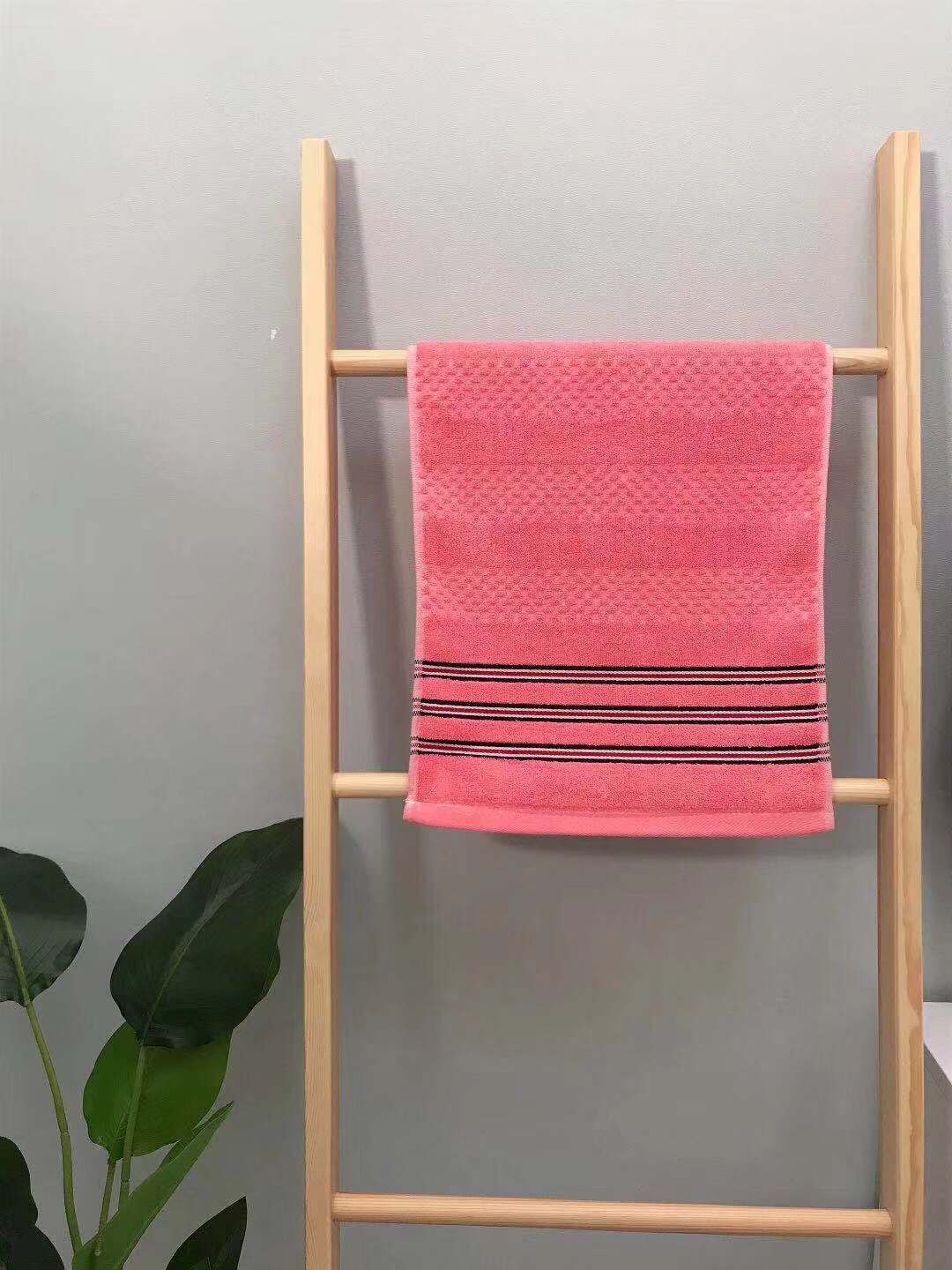 Segmental black striped towel detail image 3