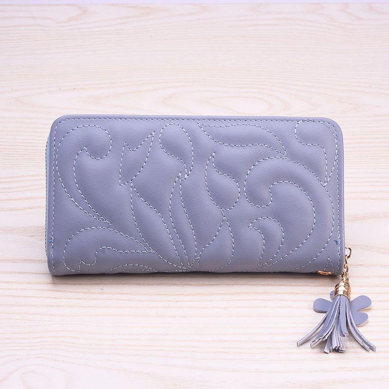 Amazon's new women's long wallet exquisite embroidery thread stick leather hardware fashionable and beautiful single zipper wallet manufacturers direct Application Scenario