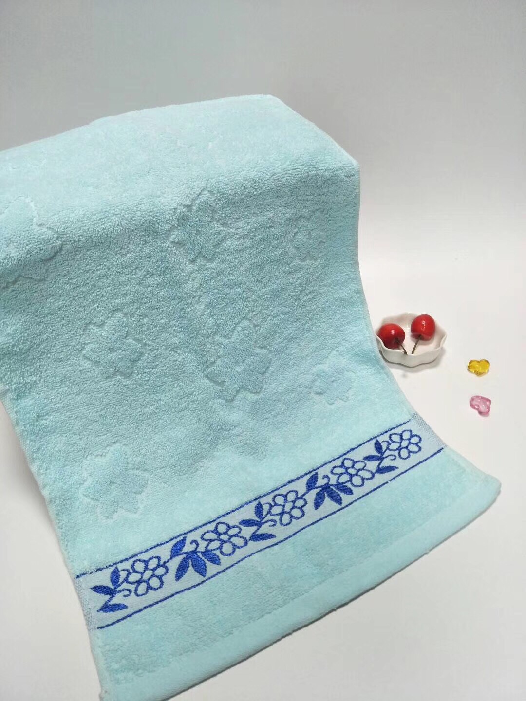 Satin-style goldfish flower towel Specification image